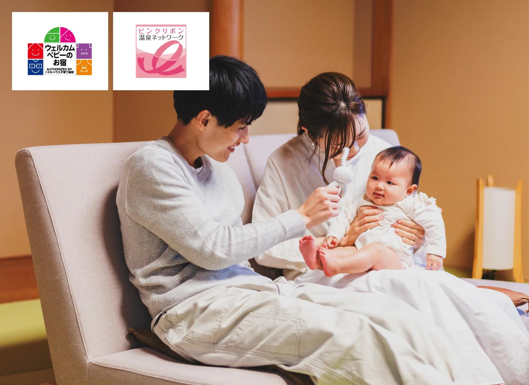 写真:赤ちゃんをあやす様子